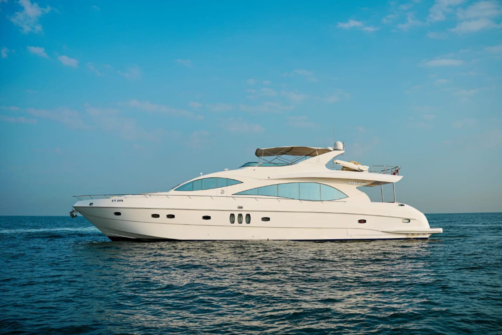 Lincon 88 88 ft yacht charter Dubai — Dubai Marina