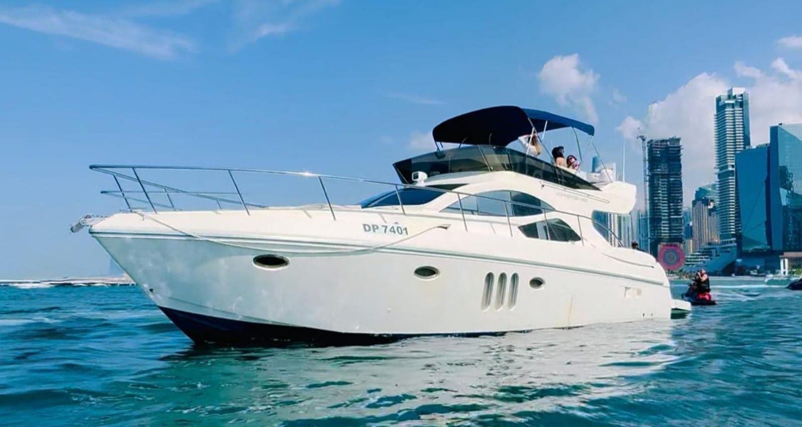 Azimut 52 yacht Dubai — deck and dining