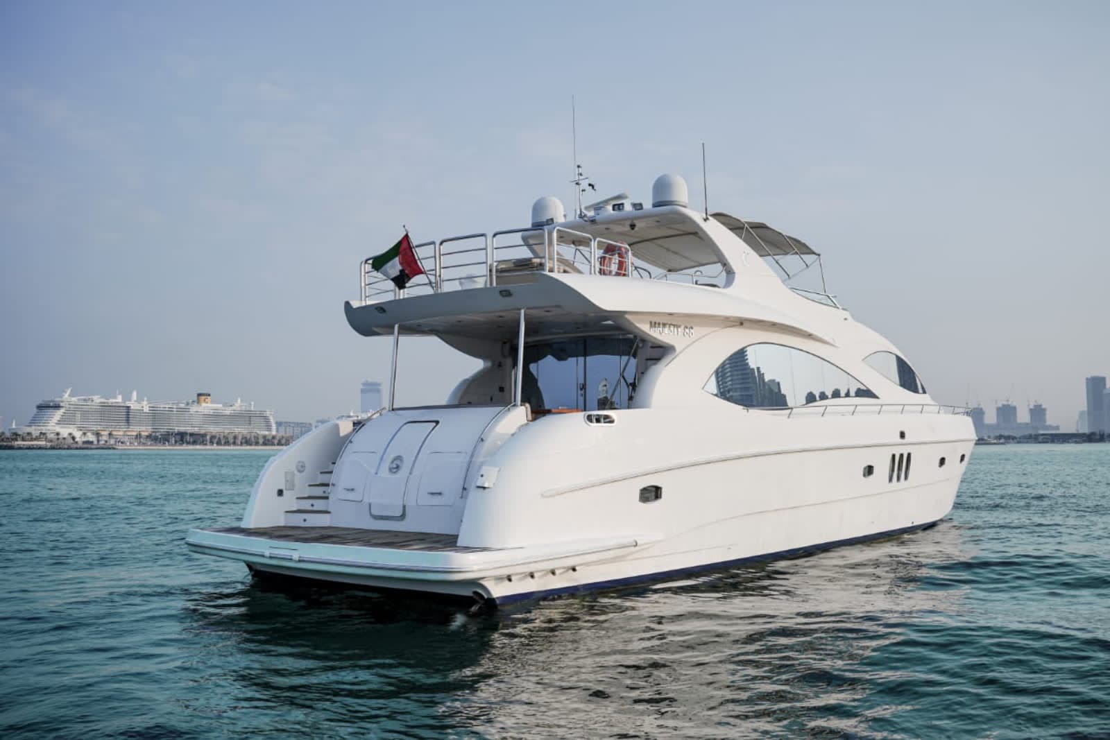 Lincon 88 yacht Dubai — deck and dining